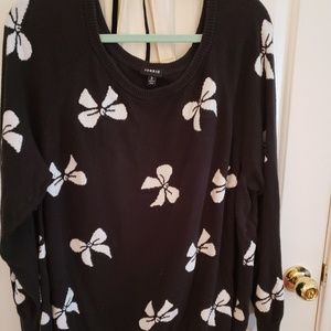 Long sleeve sweater with bow design